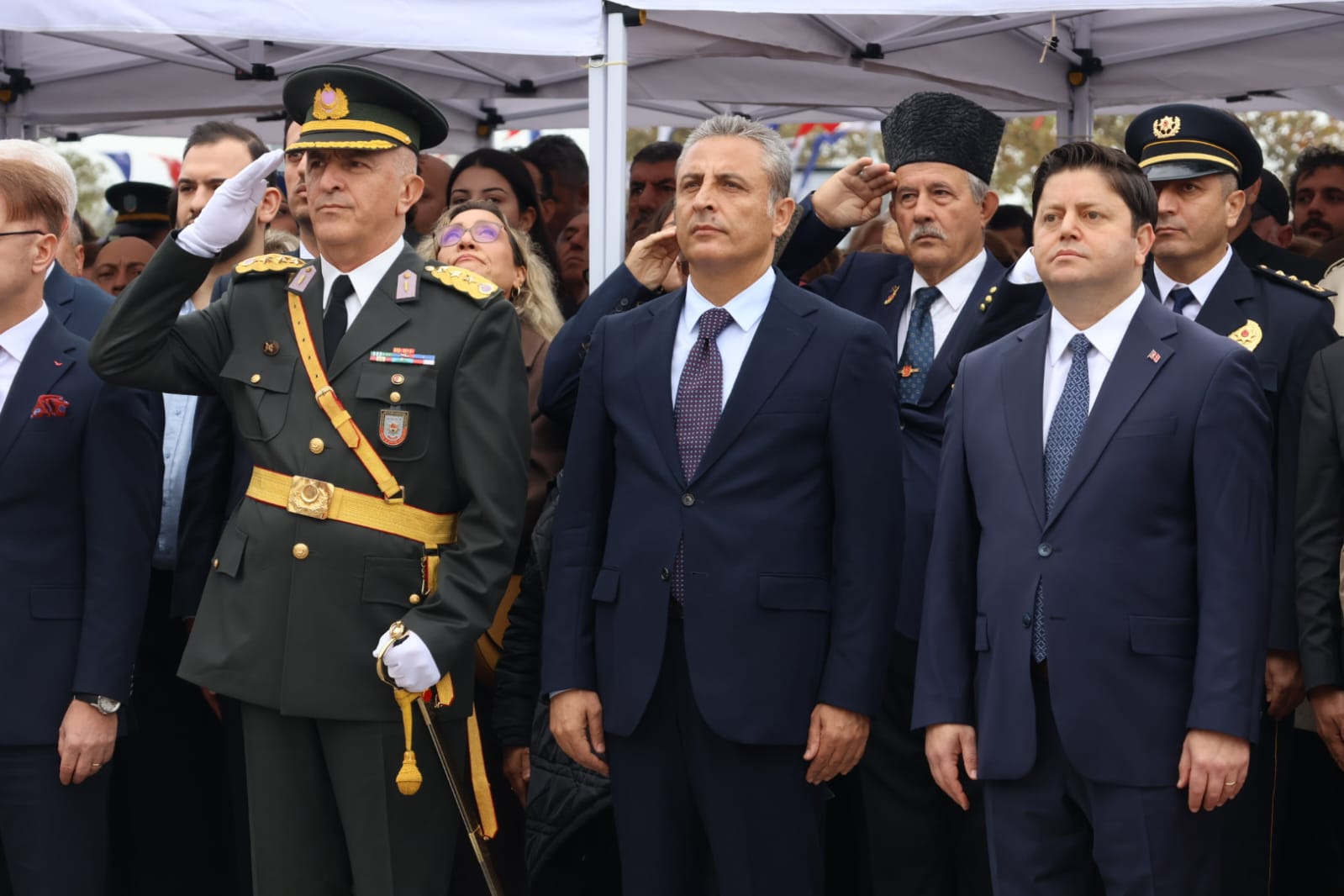 Cumhuriyet Bayramı çelenk sunma töreni yapıldı